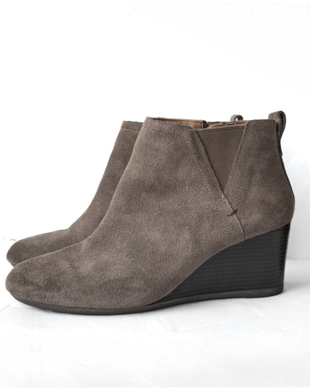 VIONIC Paloma Suede Wedge Bootie Size 10 Weather Resistant Brown Ankle Boot